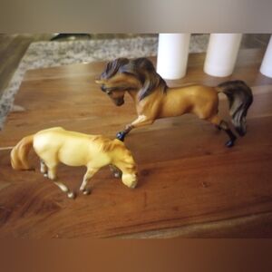 Breyer Mustangs The Progeny Mesteno and Rojo